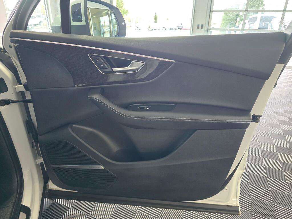 Used 2025 Audi Q7 3.0T Premium Plus image 47