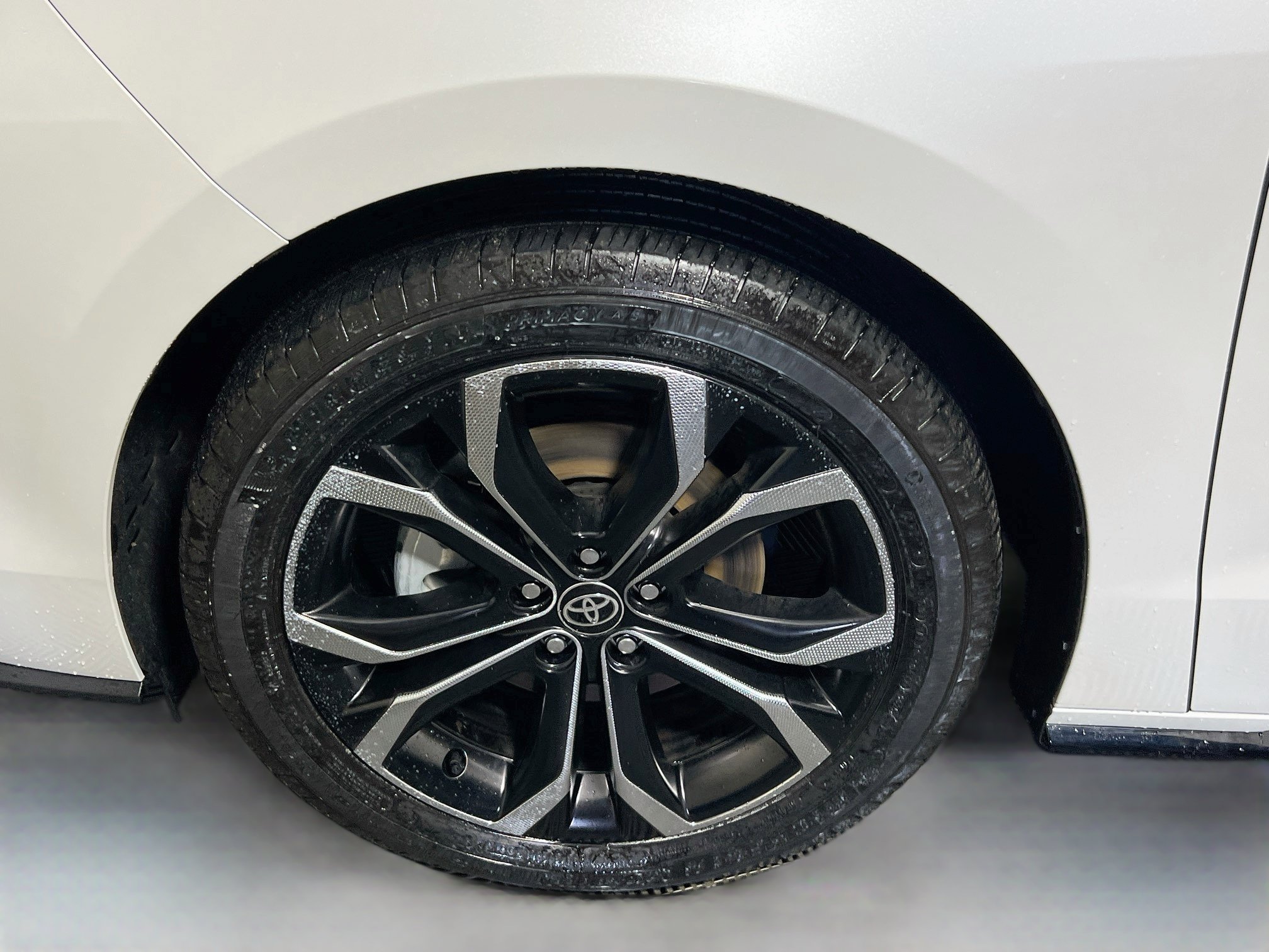 Used 2025 Toyota Sienna Platinum FWD image 13