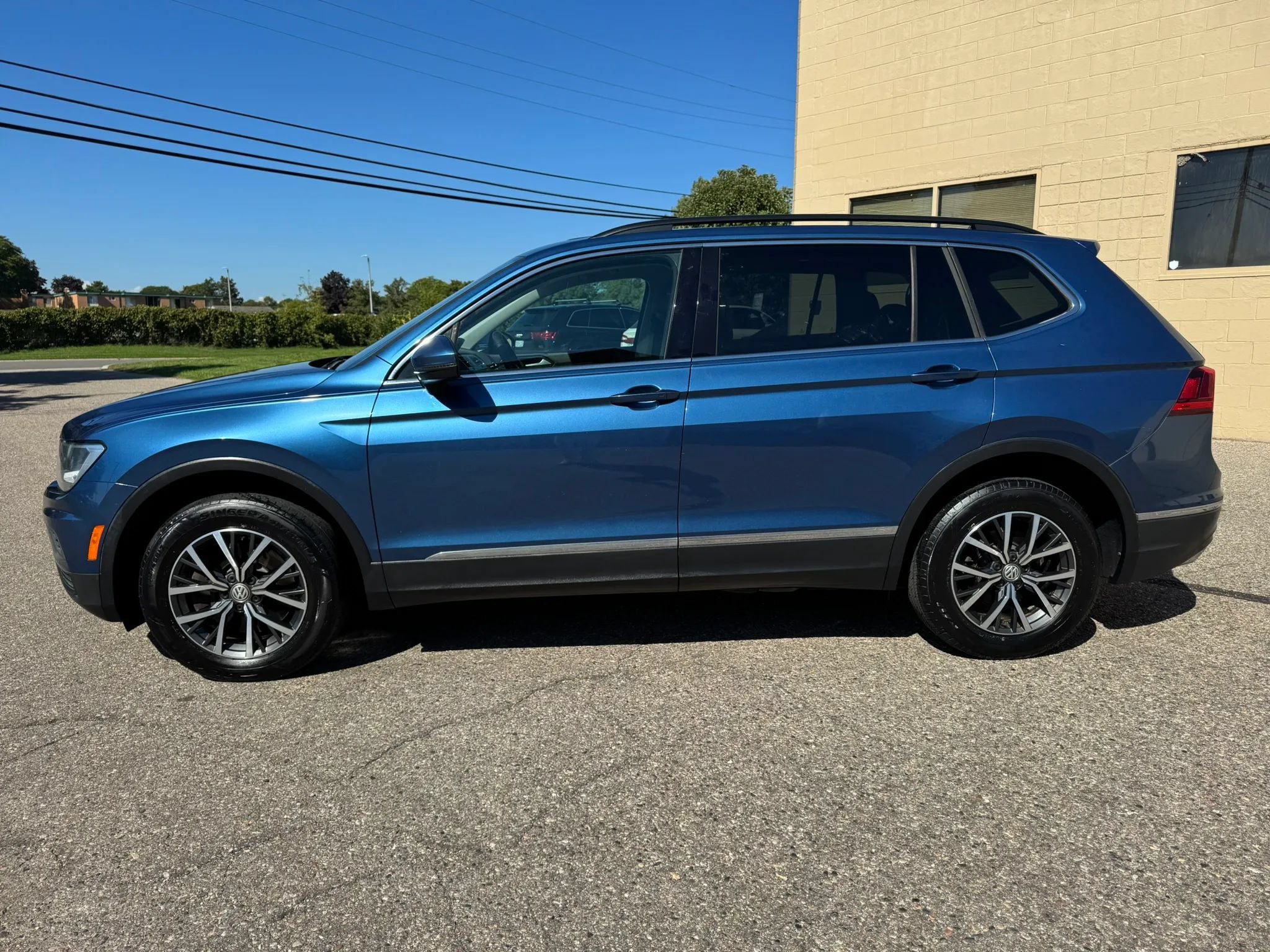 Used 2018 Volkswagen Tiguan SE w/ Panoramic Sunroof Package AWD/4WD image 5