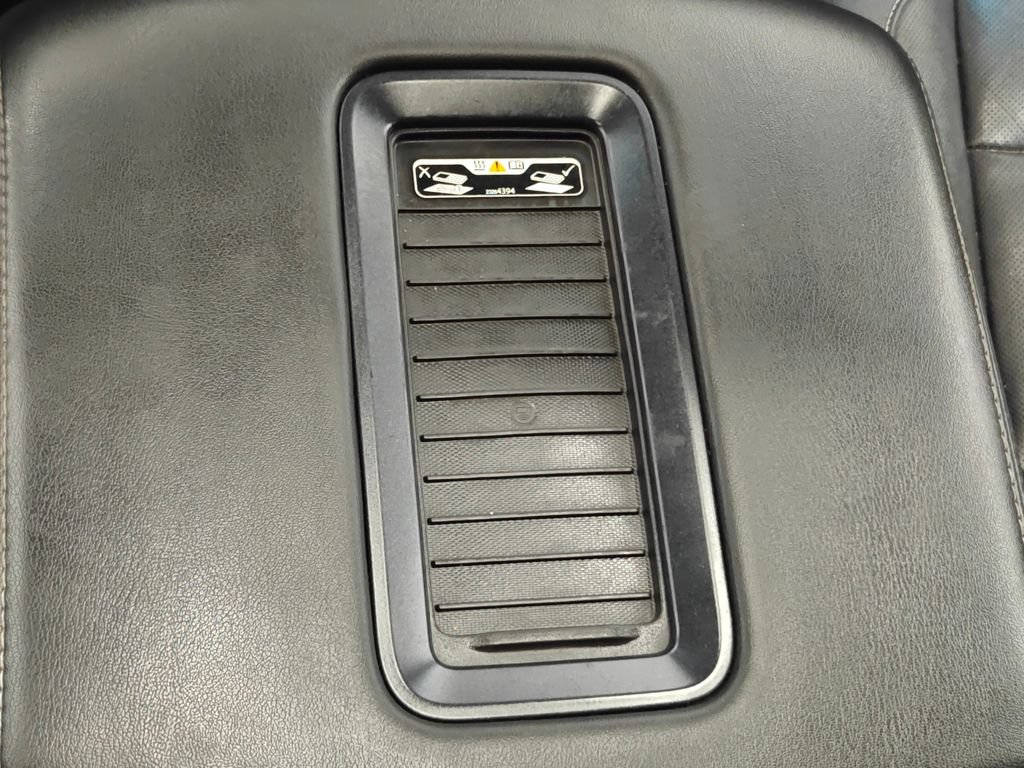 Used 2019 Chevrolet Suburban Premier RWD image 12