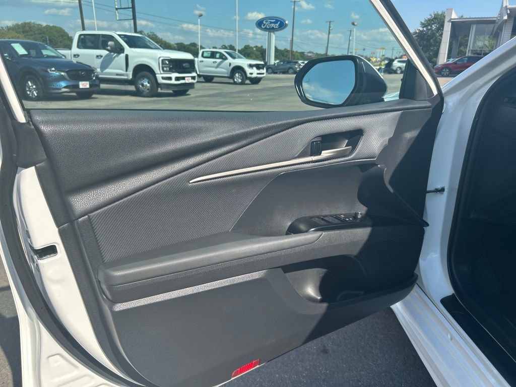 Used 2025 Toyota Camry SE image 17