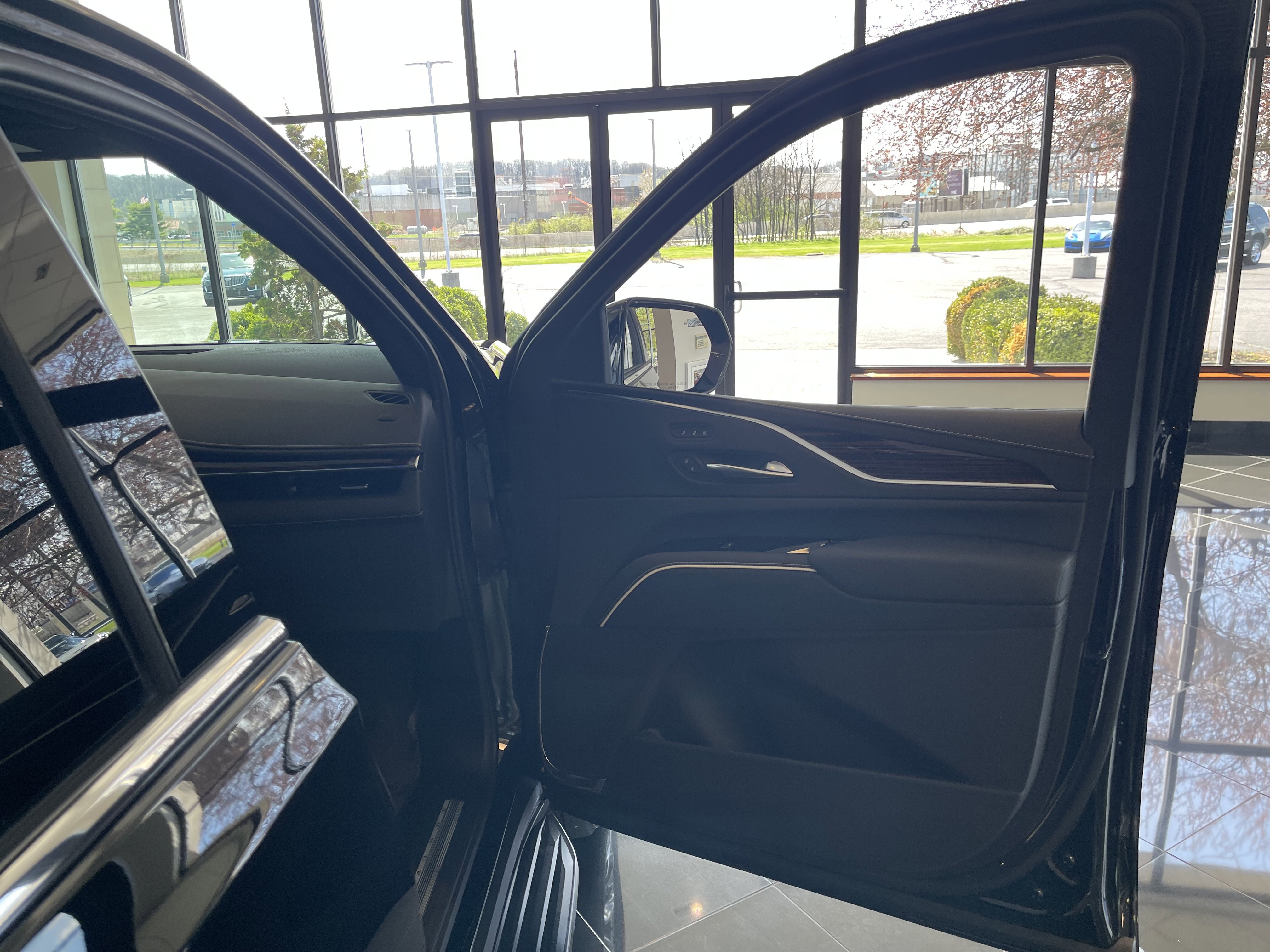 Certified 2023 Cadillac Escalade ESV Premium Luxury w/ LPO, Radiant Package image 20