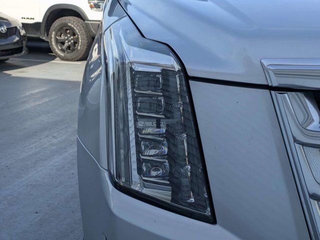 Used 2018 Cadillac Escalade Premium Luxury AWD/4WD image 9