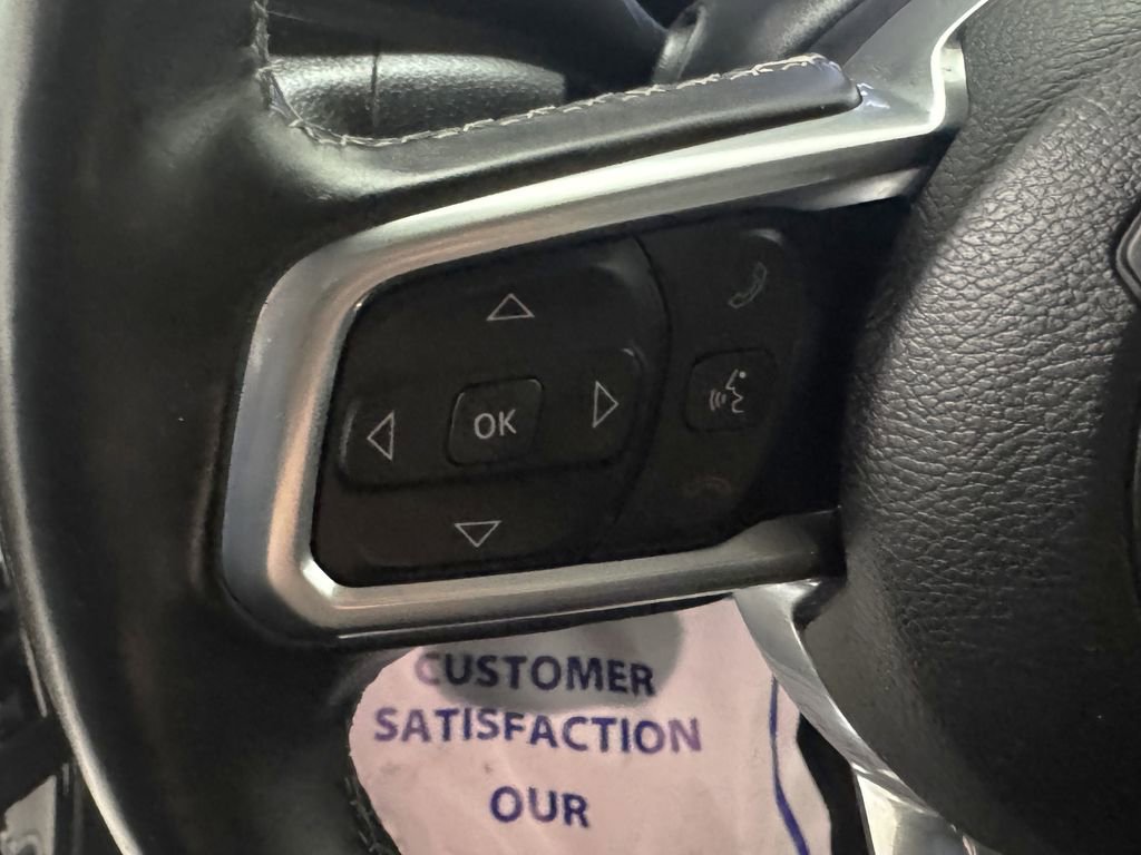 Used 2018 Jeep Wrangler Unlimited Sahara w/ Uconnect 4C Nav & Sound Group image 4