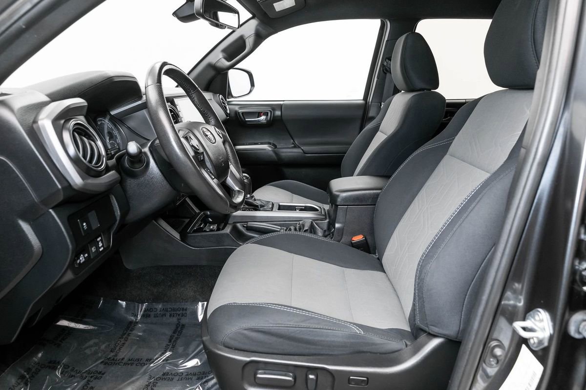 Used 2021 Toyota Tacoma TRD Sport w/ Technology Package image 14