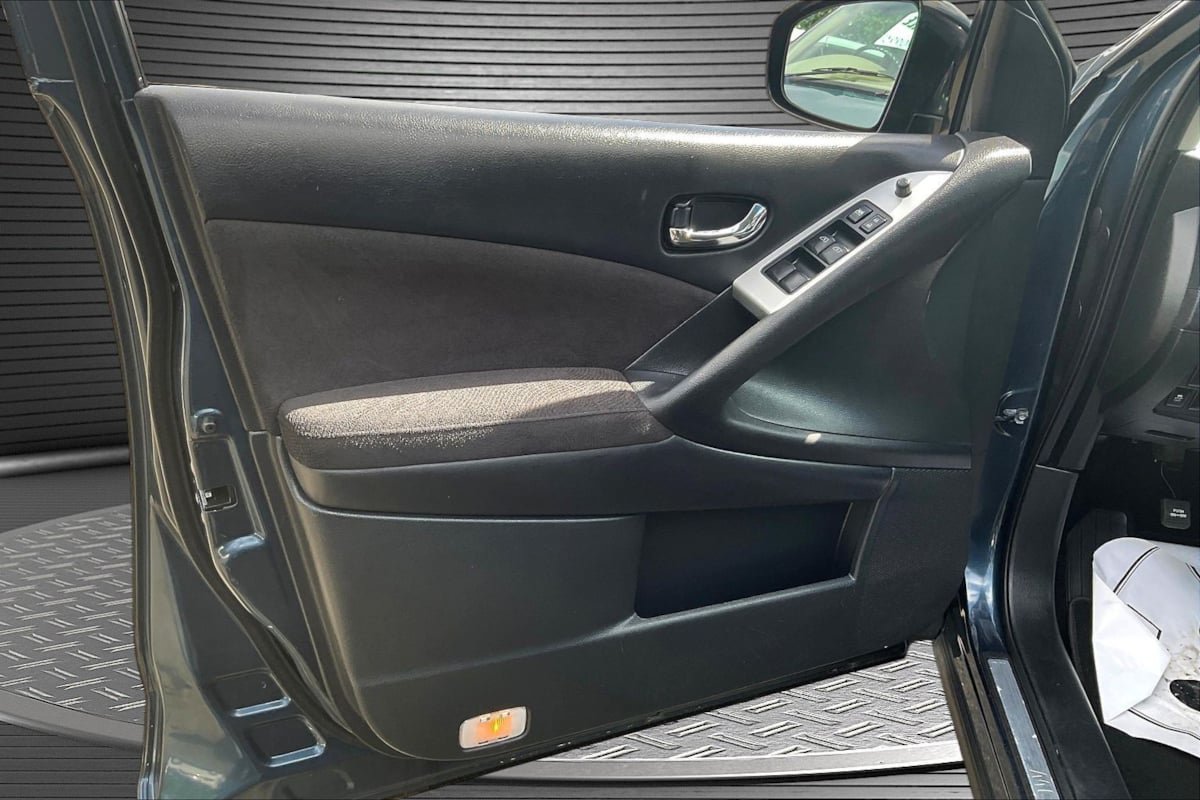 Used 2012 Nissan Murano SV AWD/4WD image 19