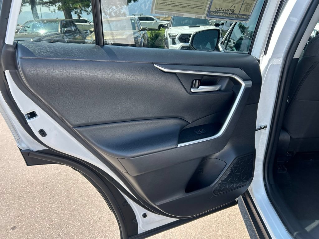 Used 2025 Toyota RAV4 XLE AWD/4WD image 17