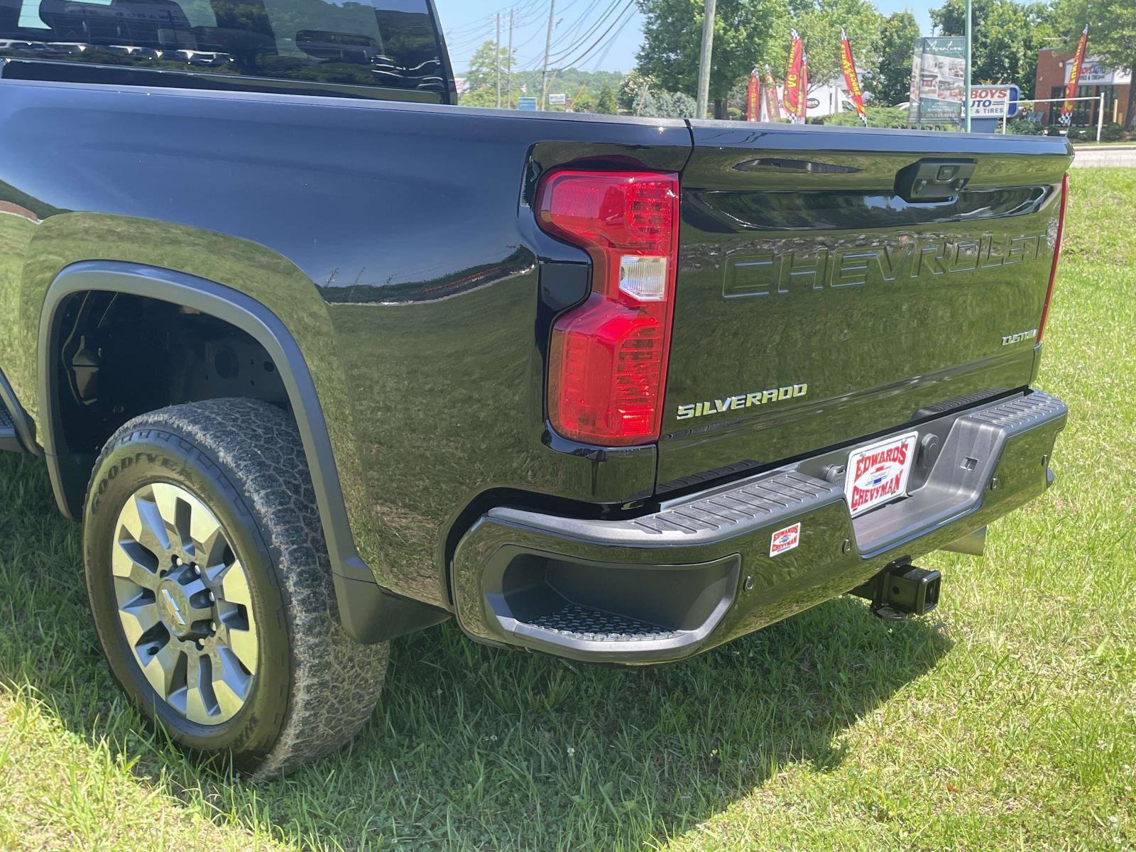 Used 2025 Chevrolet Silverado 2500 Custom w/ Custom Value Package AWD/4WD image 29