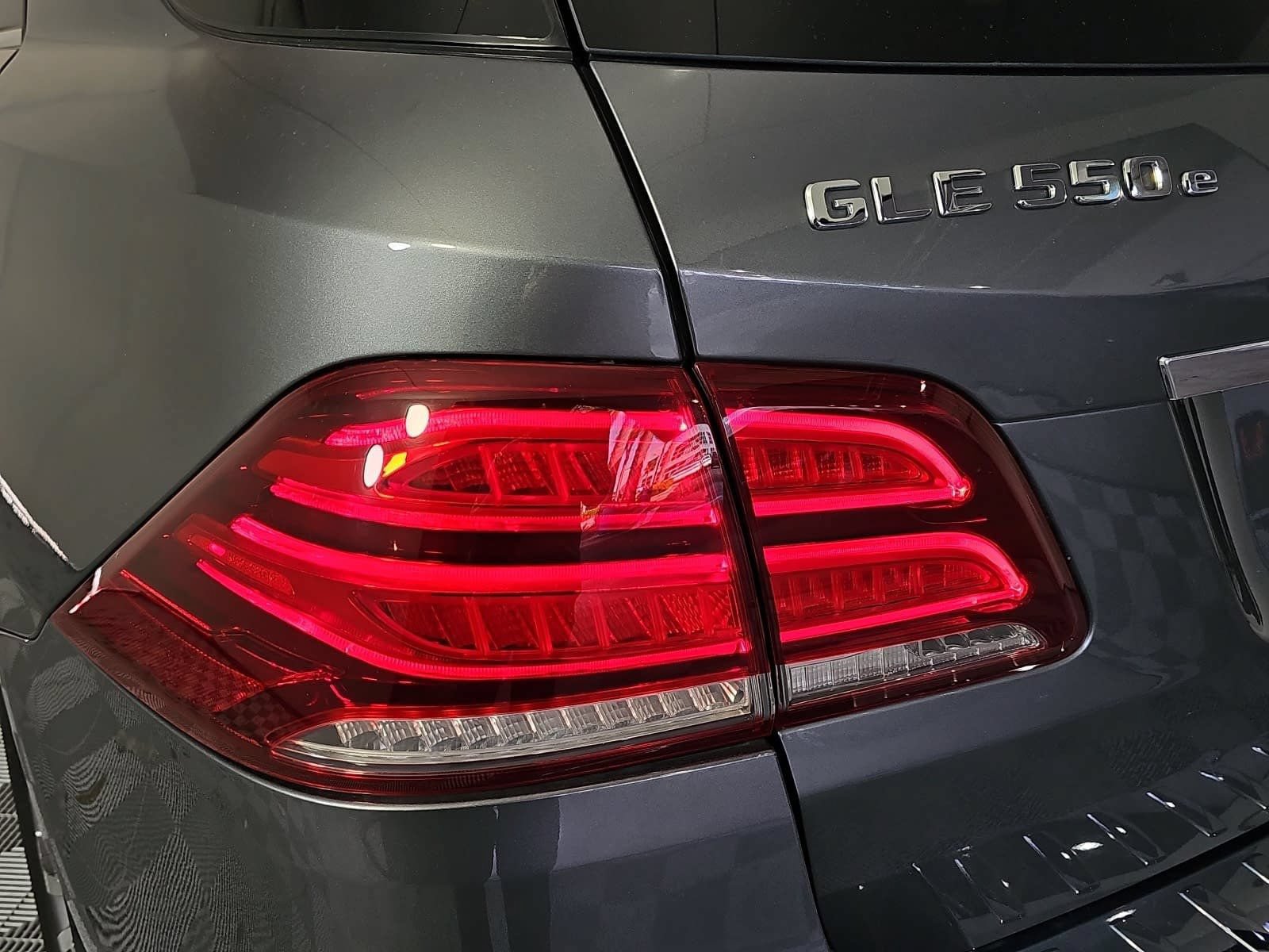 Used 2018 Mercedes-Benz GLE 550e 4MATIC image 32