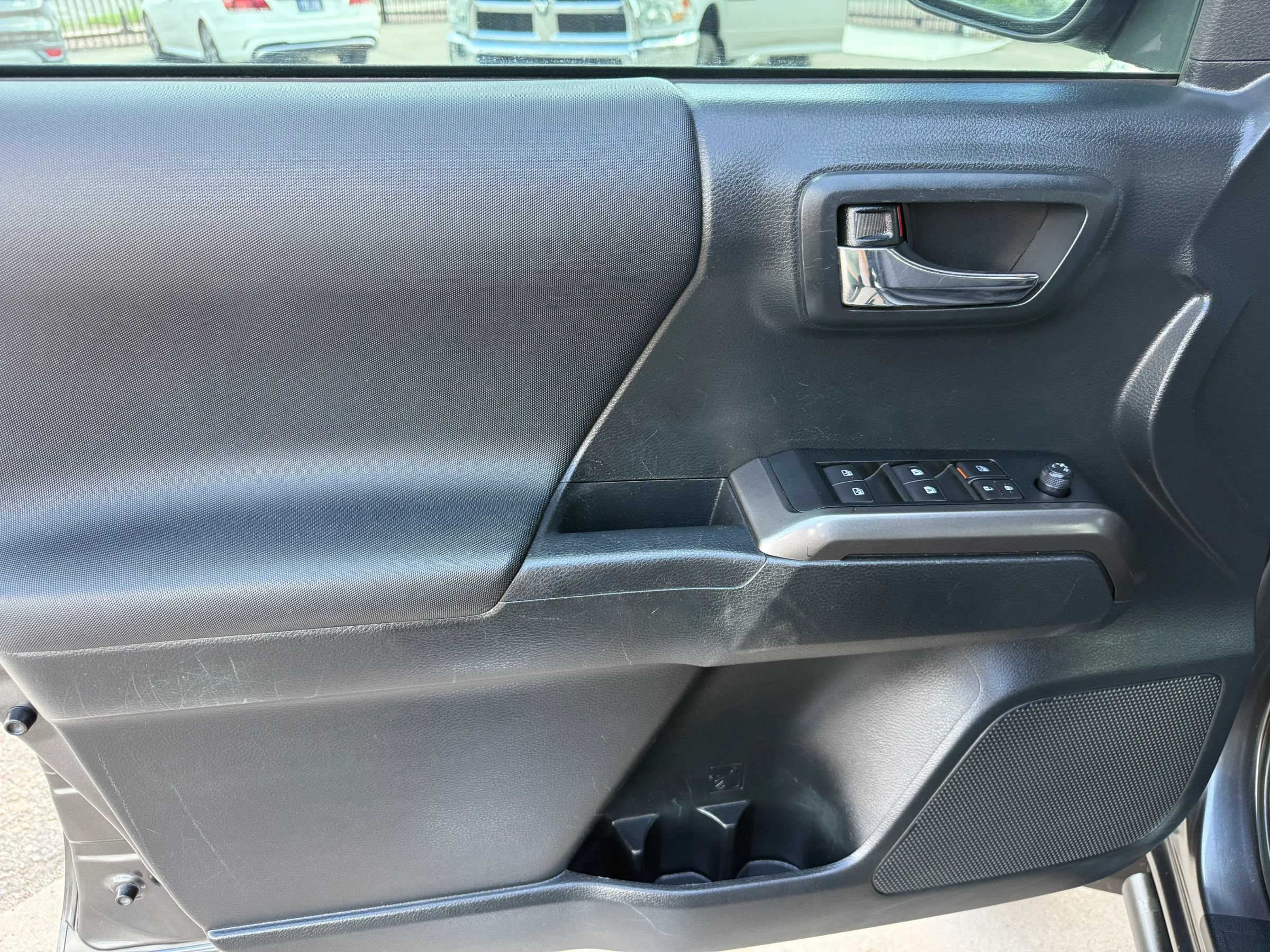 Used 2019 Toyota Tacoma TRD Sport w/ Technology Package RWD image 10