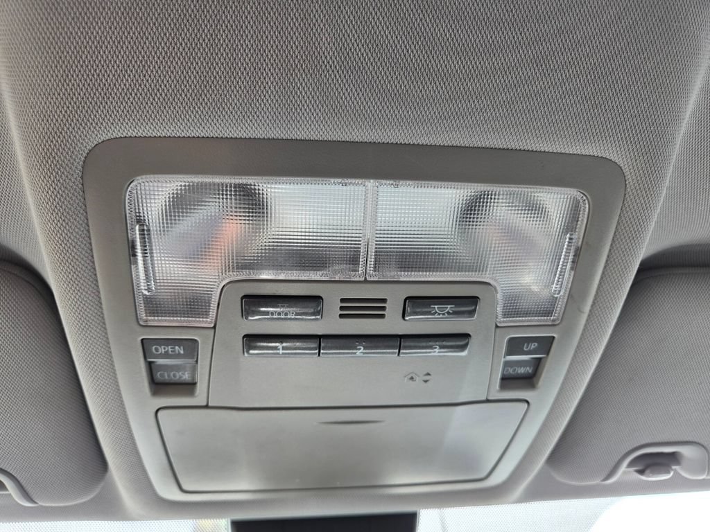 Used 2019 Toyota Highlander Limited FWD image 19
