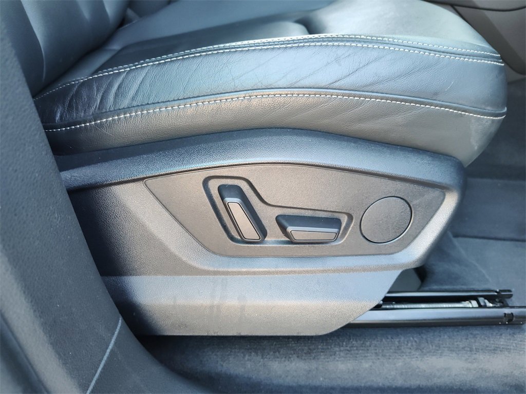 Used 2023 Audi Q8 Premium image 34