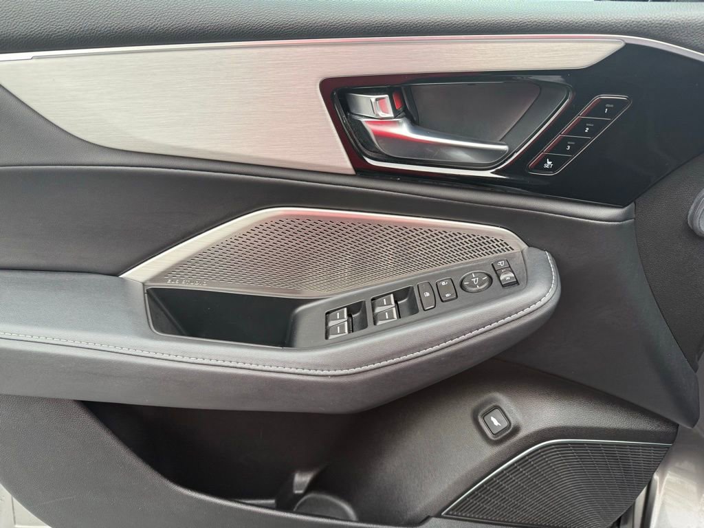 Used 2024 Acura MDX SH-AWD w/ Technology Package image 13