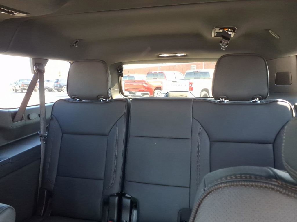 New 2026 Chevrolet Suburban High Country image 7