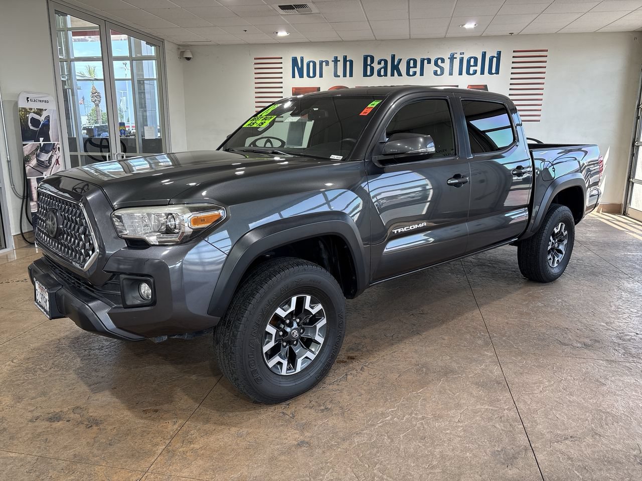 Used 2018 Toyota Tacoma TRD Off-Road w/ TRD Premium Off Road Package RWD image 1