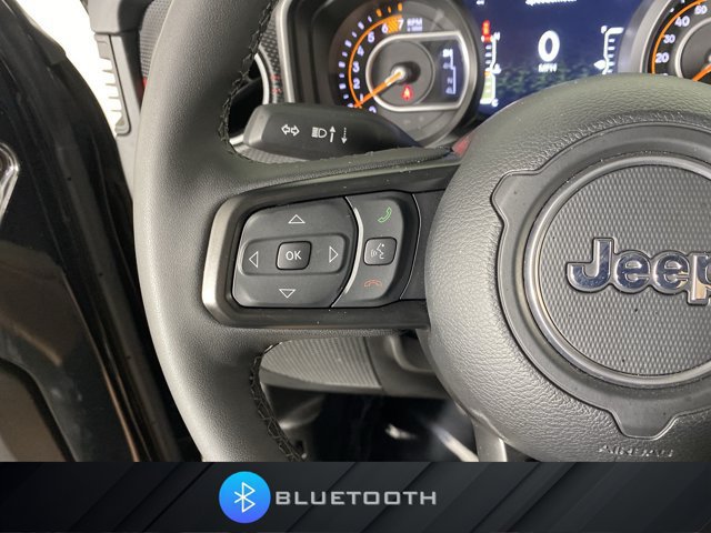 Used 2025 Jeep Wrangler Unlimited Rubicon w/ Convenience Group AWD/4WD image 22