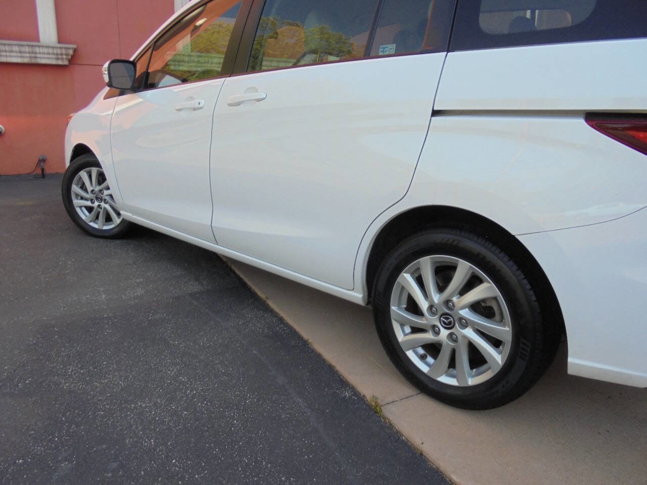 Used 2015 MAZDA MAZDA5 Sport FWD image 22