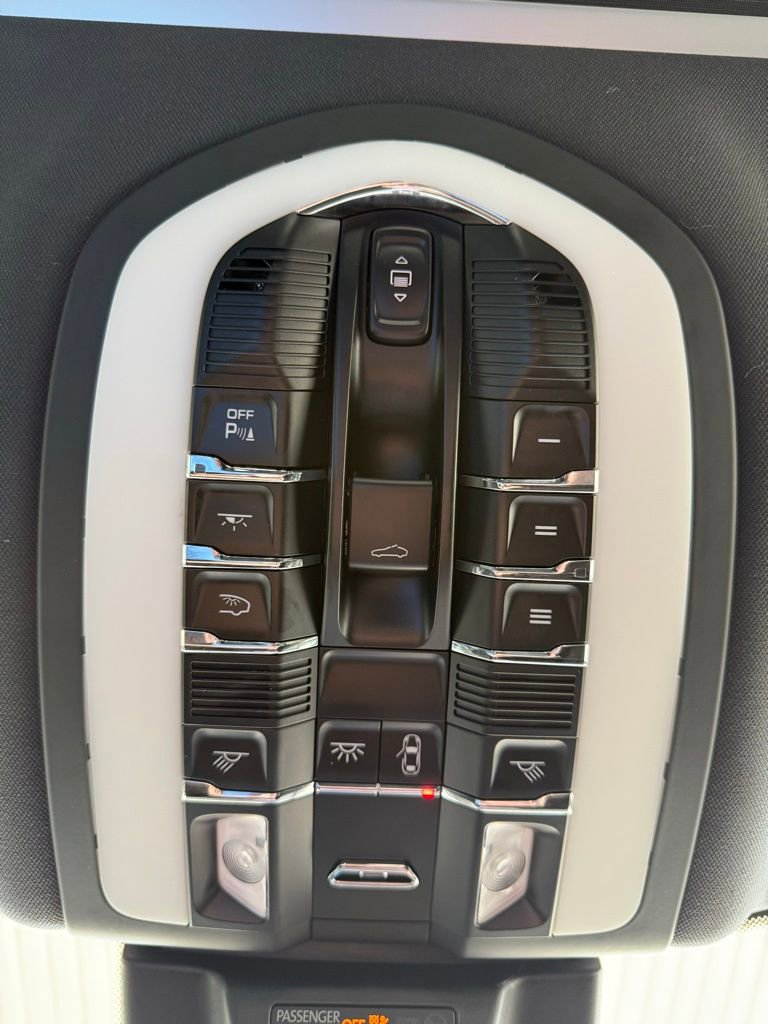 Used 2024 Porsche Macan image 27