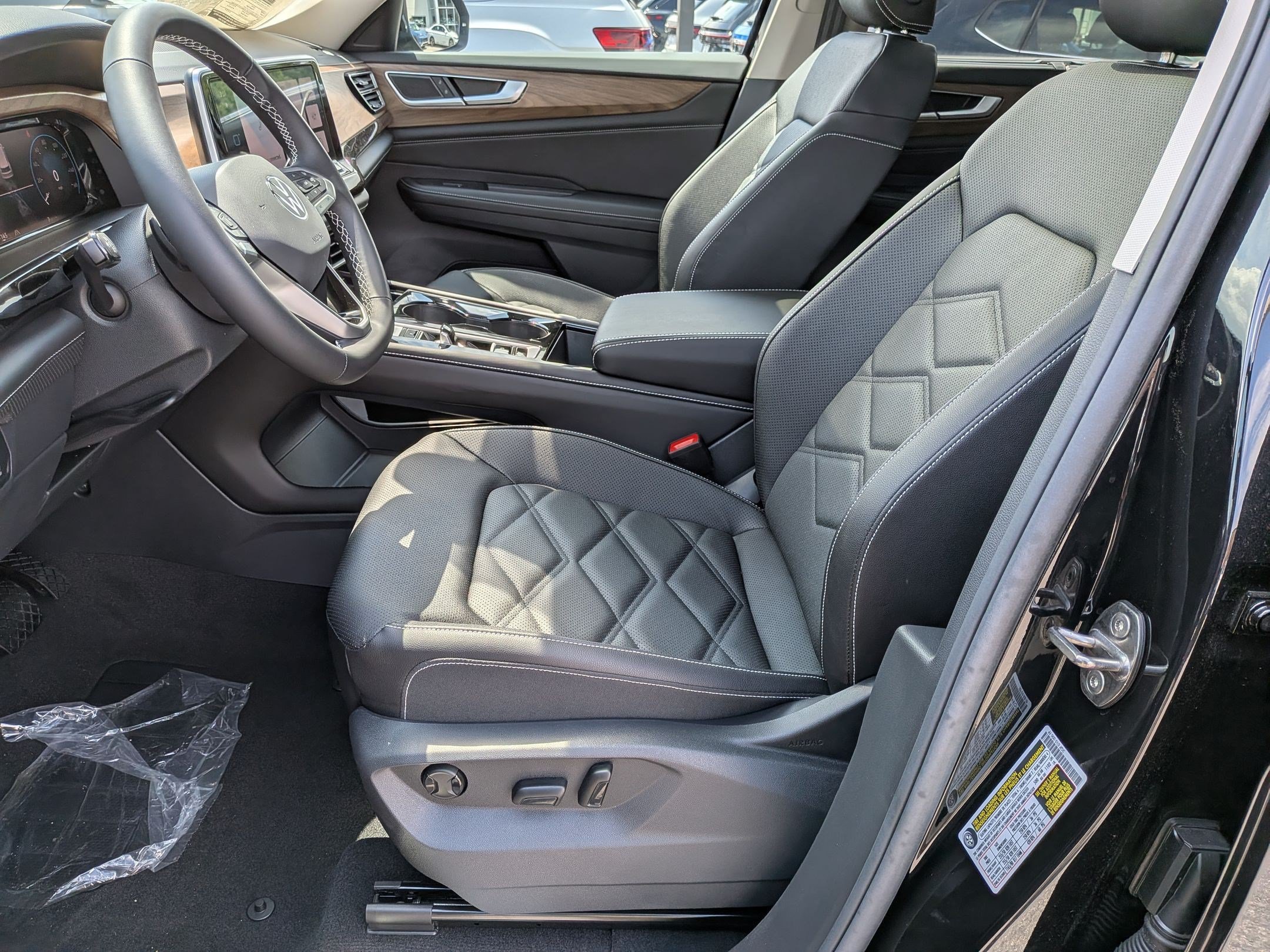 New 2026 Volkswagen Atlas SE FWD image 14