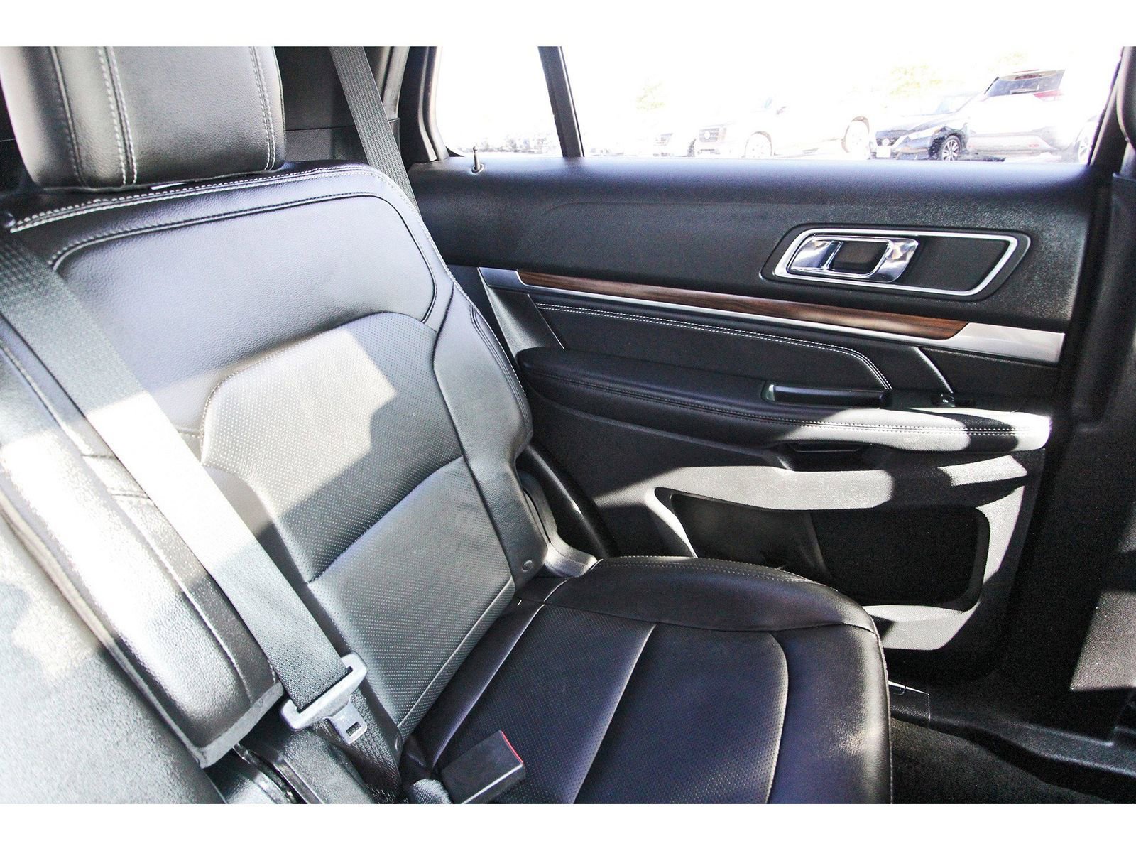 Used 2018 Ford Explorer Limited image 15