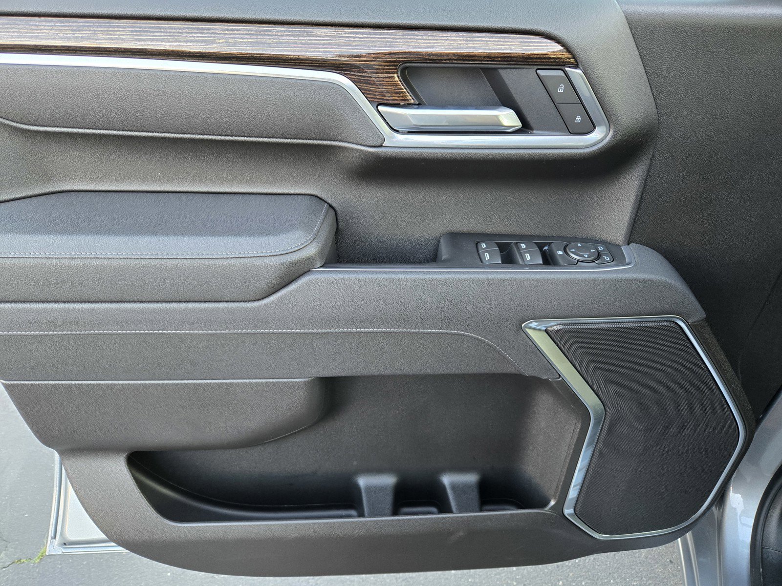 Used 2025 GMC Sierra 1500 Elevation image 16