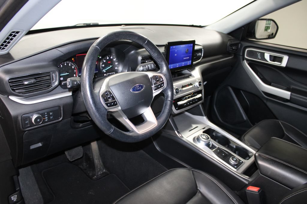 Used 2022 Ford Explorer XLT w/ Equipment Group 202A AWD/4WD image 22