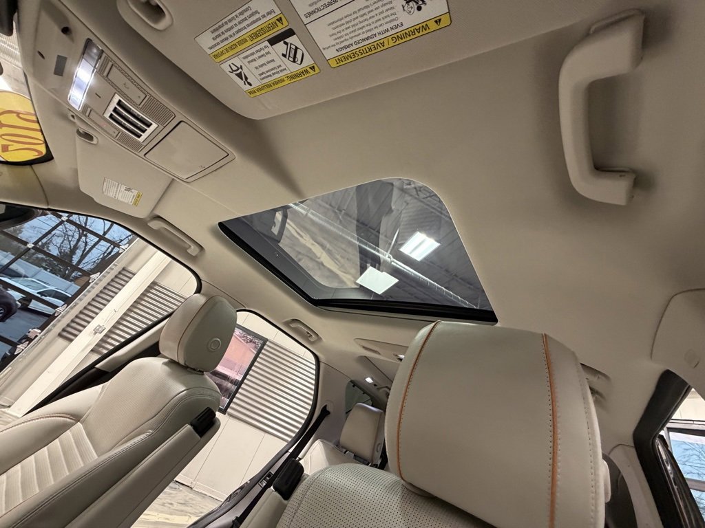 Used 2019 Land Rover Discovery HSE image 11