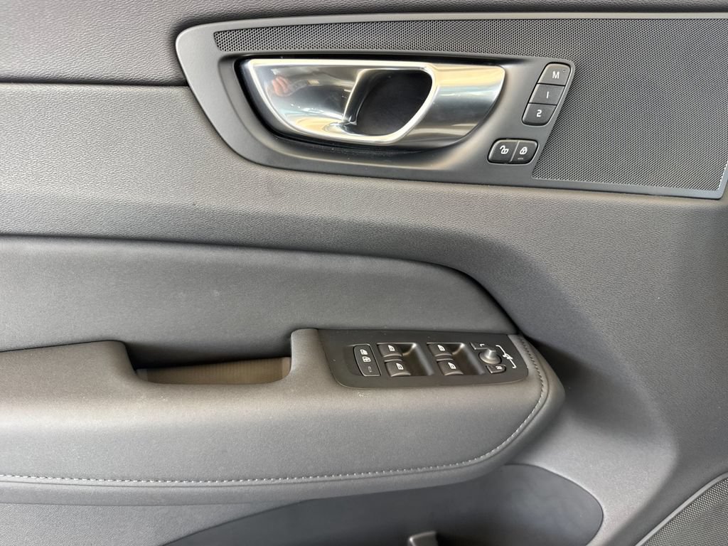 New 2026 Volvo XC60 B5 Core AWD/4WD image 10