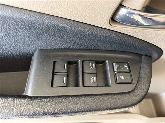 Used 2017 Honda Pilot Touring image 16