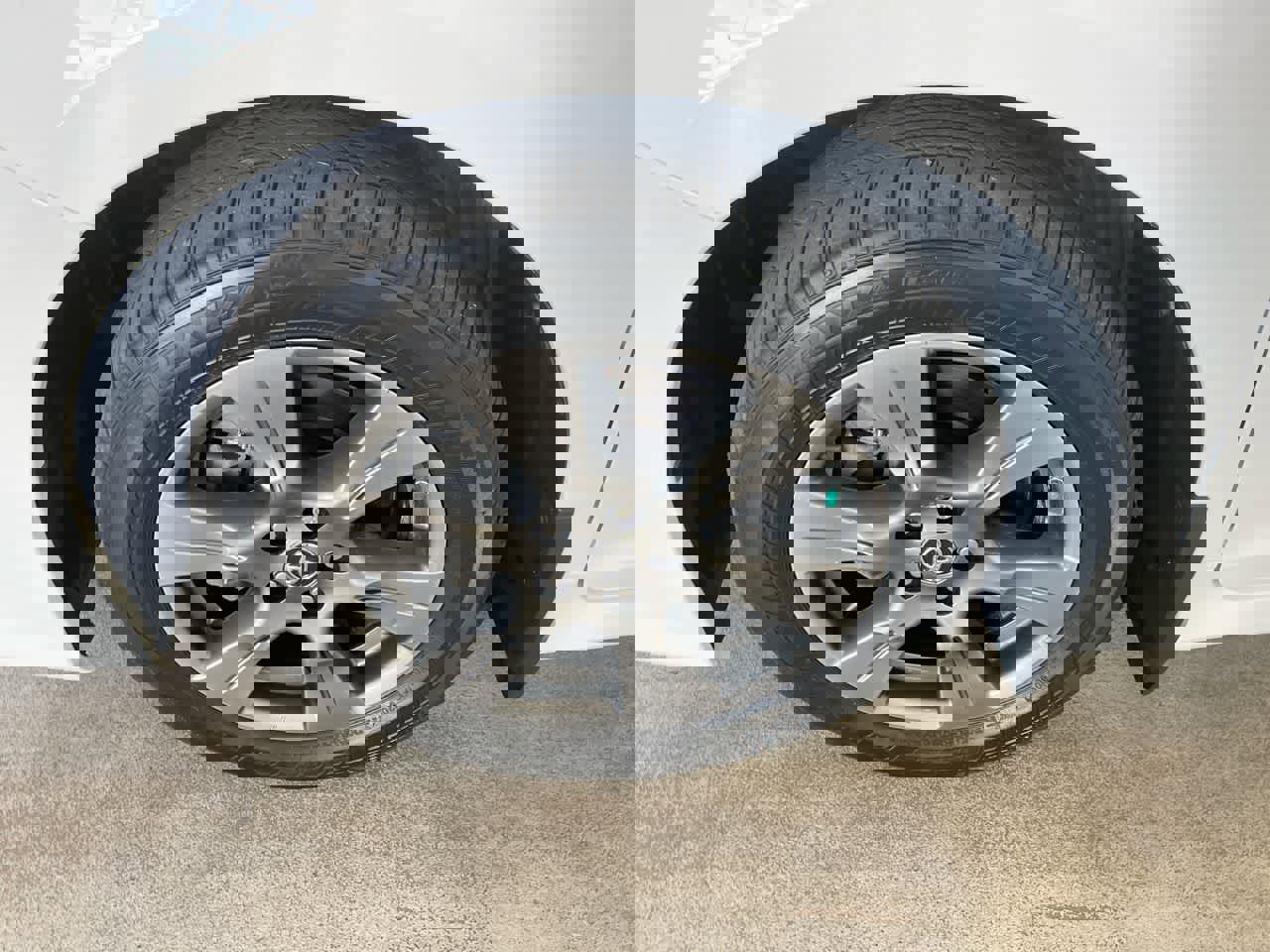 Used 2020 Toyota Sienna SE w/ SE Preferred Package image 10