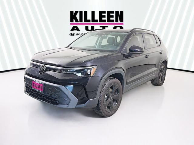 New 2025 Volkswagen Taos SE image 3