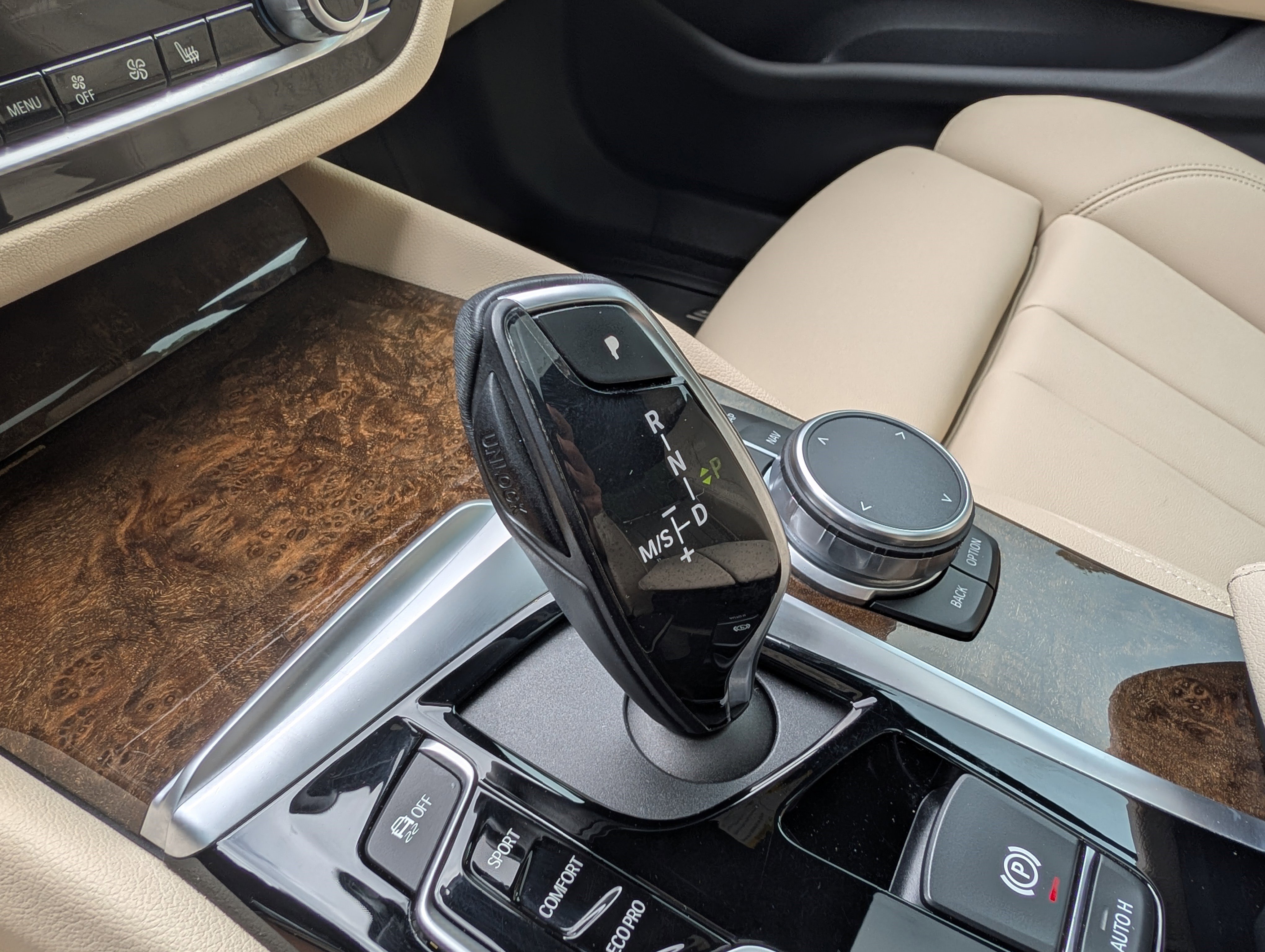 Used 2019 BMW 530i w/ Convenience Package RWD image 31