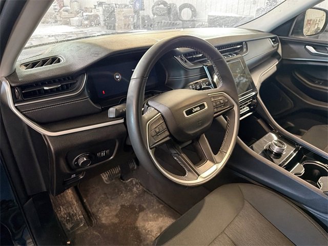 Used 2023 Jeep Grand Cherokee Laredo image 8