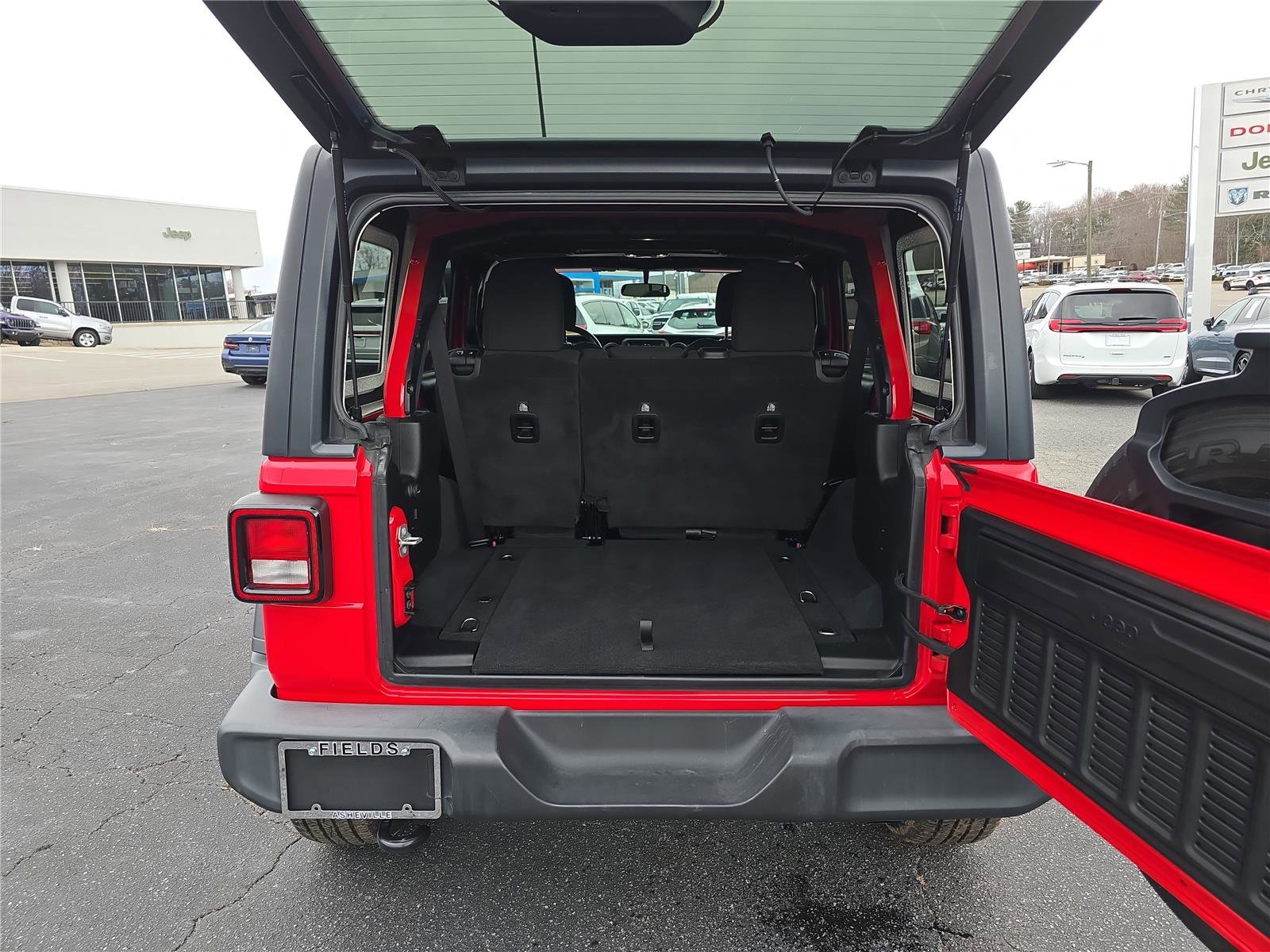 Used 2022 Jeep Wrangler Unlimited Sport image 5