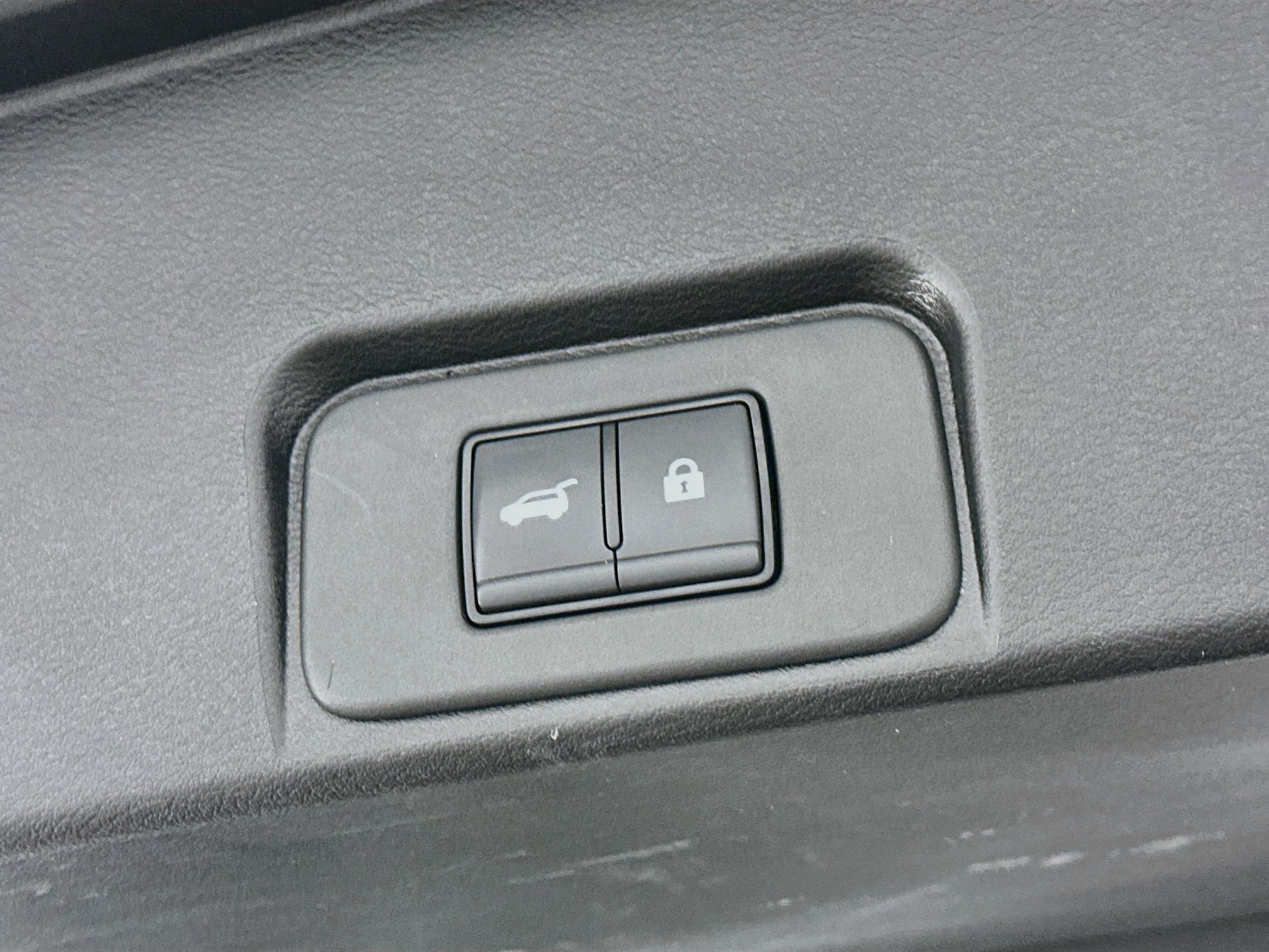 Used 2025 Nissan Rogue SV AWD/4WD image 30