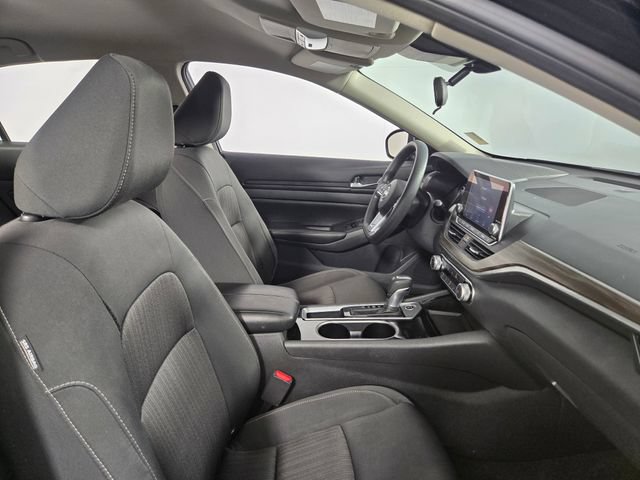 Used 2024 Nissan Altima 2.5 SV FWD image 15