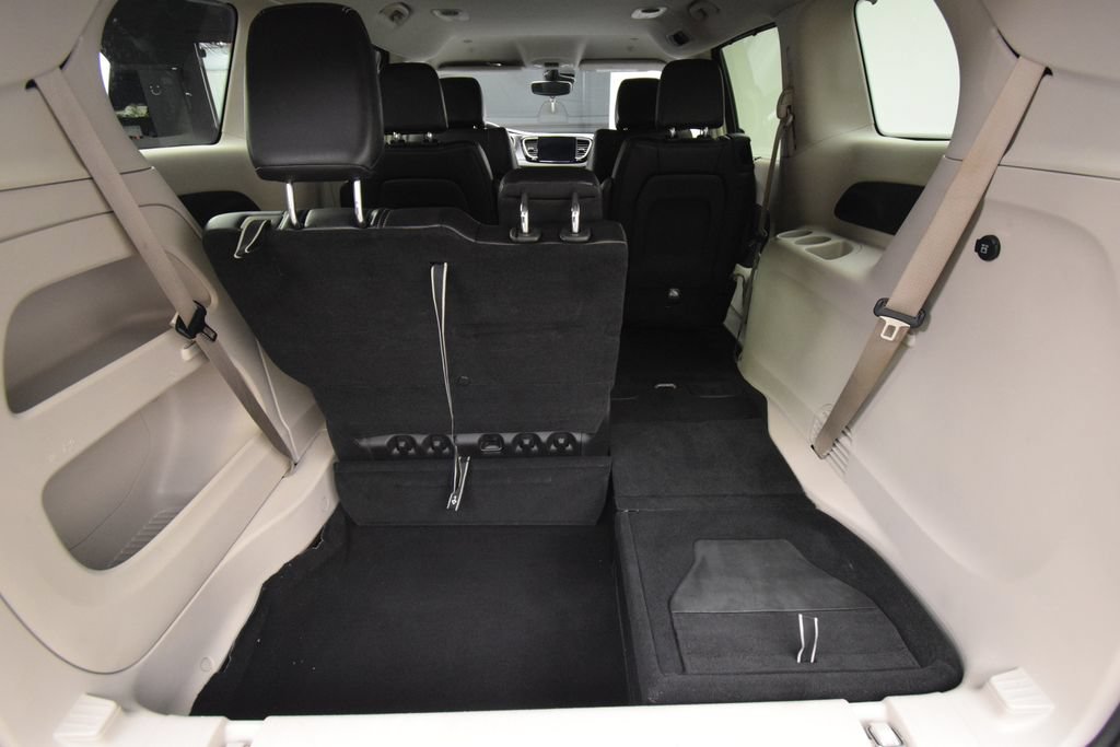 Used 2023 Chrysler Pacifica Touring-L FWD image 29