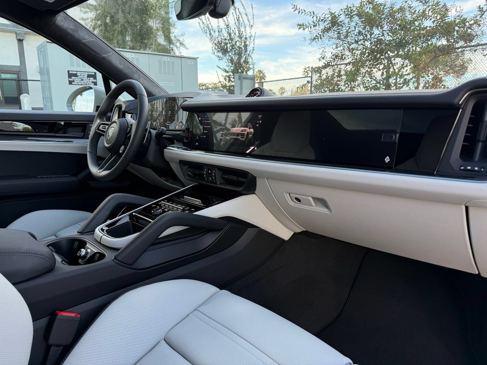 New 2026 Porsche Cayenne Turbo AWD/4WD image 25