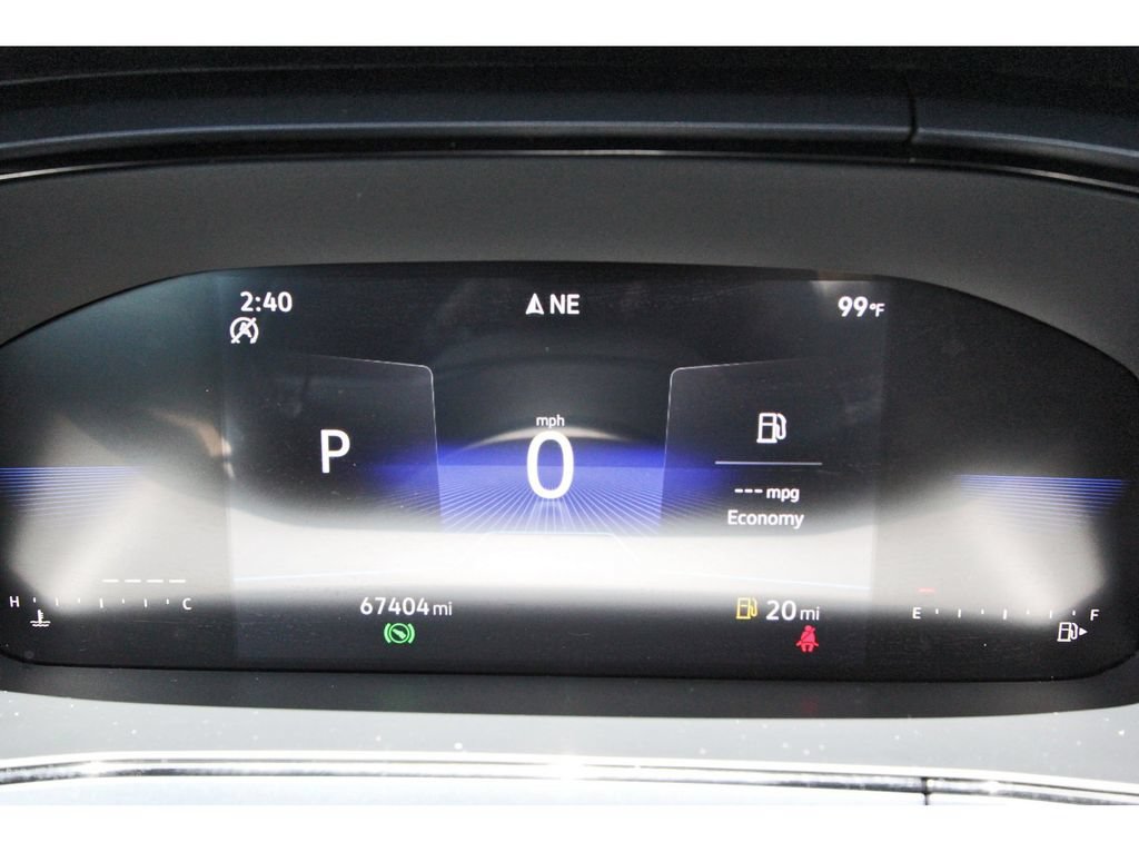 Used 2023 Volkswagen Taos SE w/ Panoramic Sunroof Package FWD image 16
