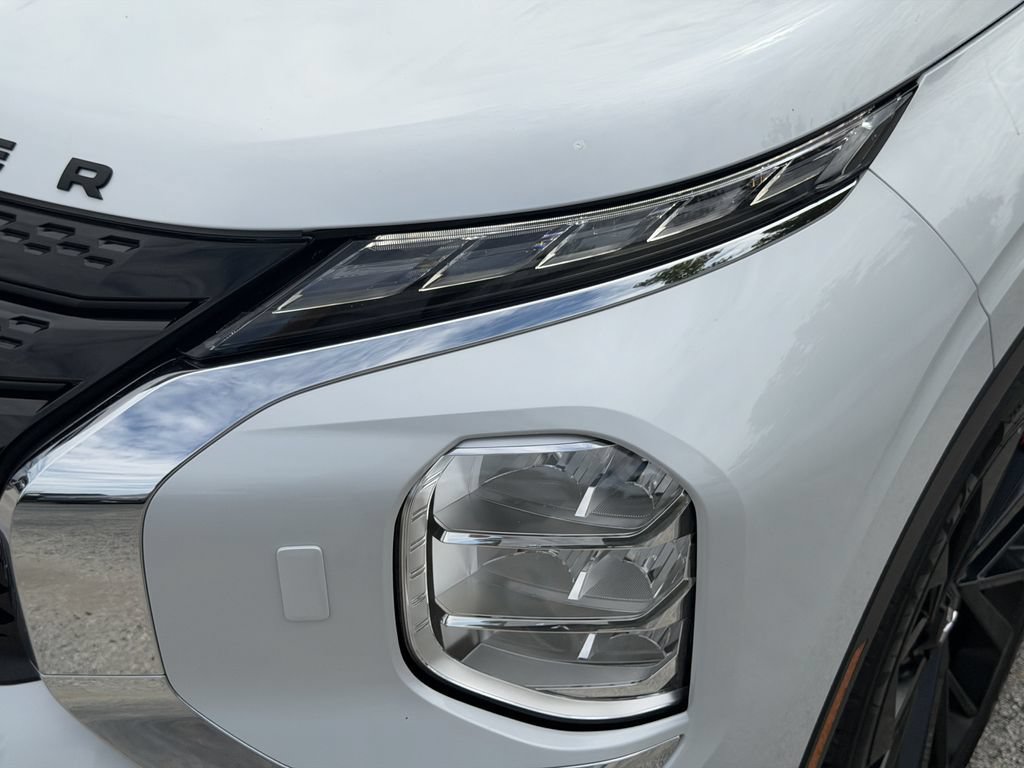 Used 2023 Mitsubishi Outlander SE AWD/4WD image 10