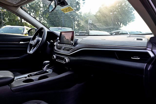 Used 2025 Nissan Altima 2.5 SV image 25