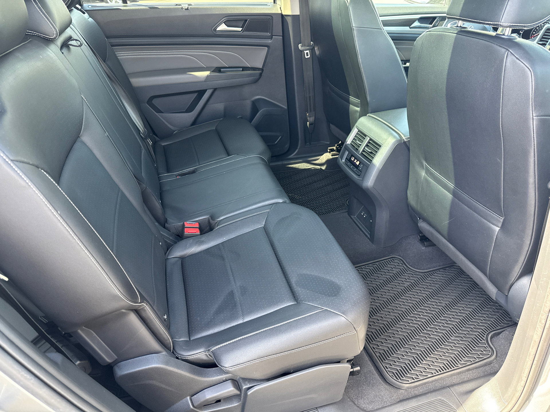 Used 2021 Volkswagen Atlas SE w/ Panoramic Sunroof Package FWD image 16