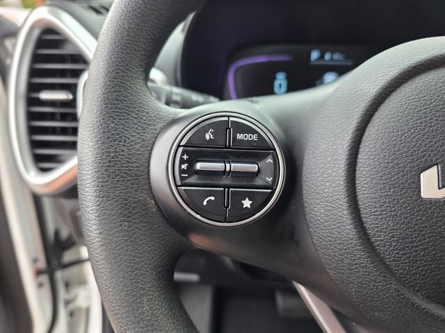 Certified 2025 Kia Soul LX w/ LX Technology Package FWD image 28
