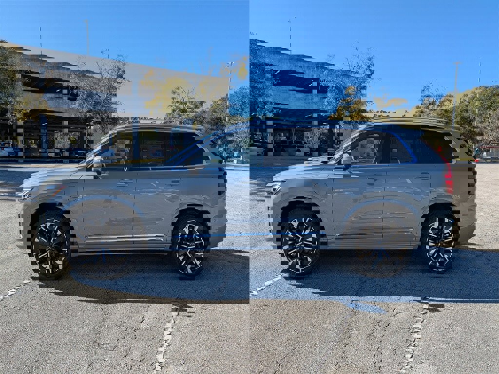 New 2026 Volvo XC90 T8 Plus w/ Protection Package Premier image 3