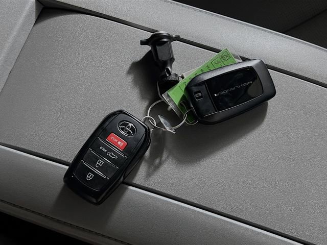 New 2026 Toyota Highlander Platinum image 33