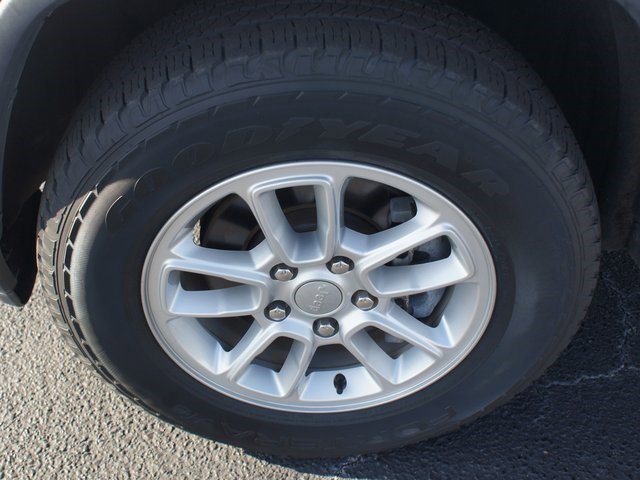 Used 2020 Jeep Grand Cherokee Laredo image 24