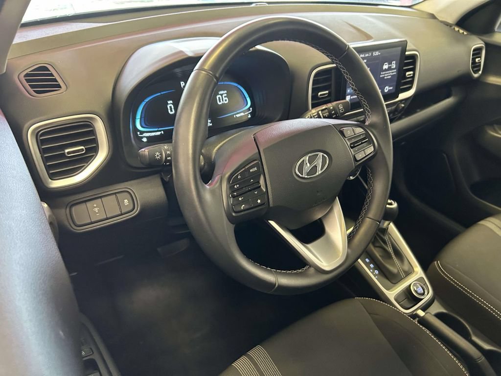 Used 2025 Hyundai Venue SEL FWD image 12