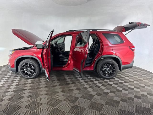 Certified 2025 Honda Pilot Touring image 11