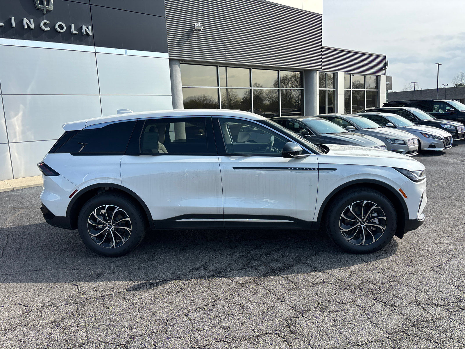 New 2026 Lincoln Nautilus Premier AWD/4WD image 8