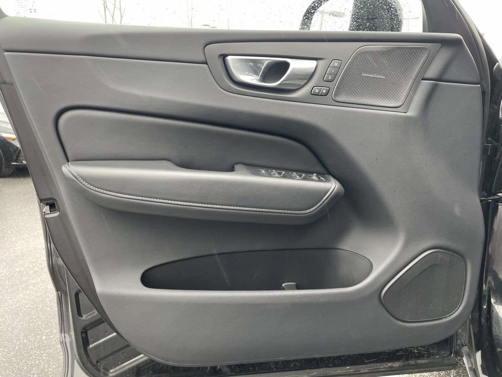 Used 2024 Volvo XC60 T8 Ultimate w/ Climate Package image 5